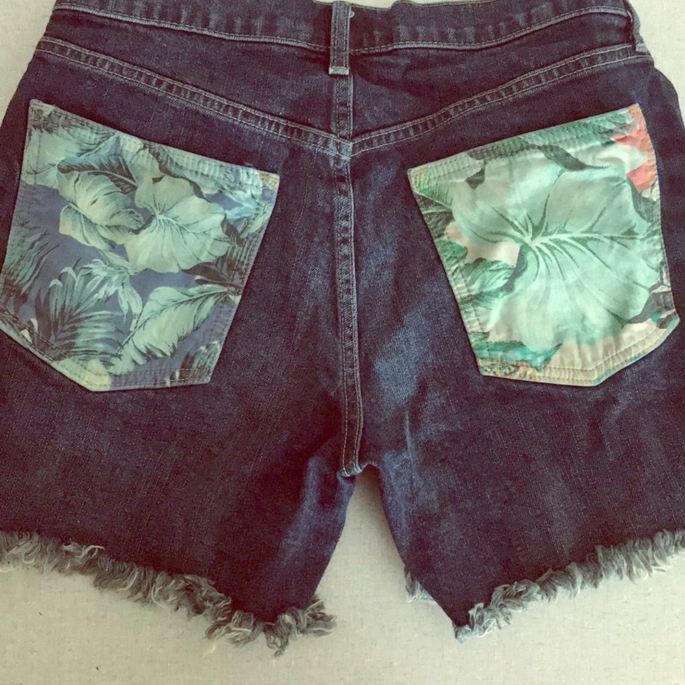 GAP shorts w/ floral pockets